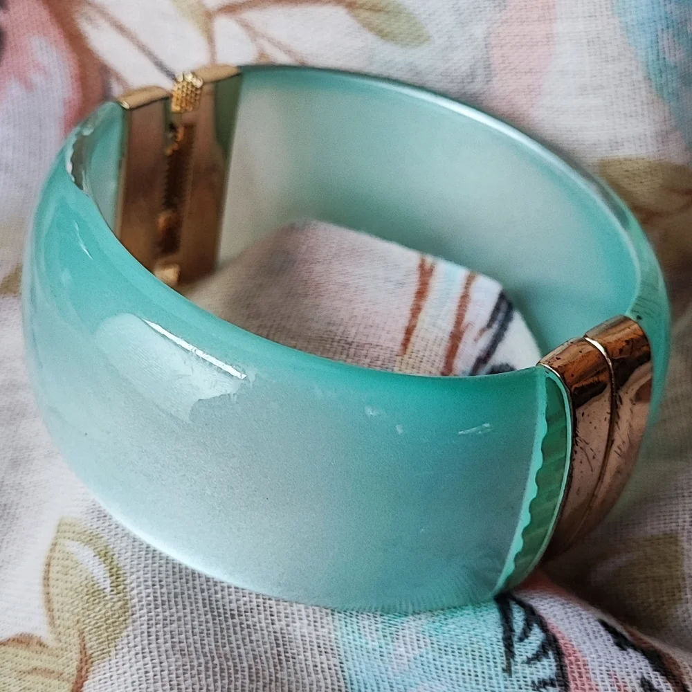 Icy Frosted Light Aqua Blue Moonglow Lucite Clamper Vintage Gold Tone Bracelet